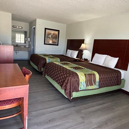 Hotel Bien Venido Pearsall ภายนอก รูปภาพ