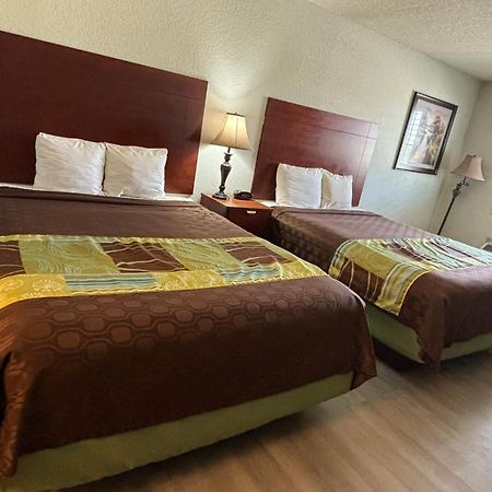 Hotel Bien Venido Pearsall ภายนอก รูปภาพ