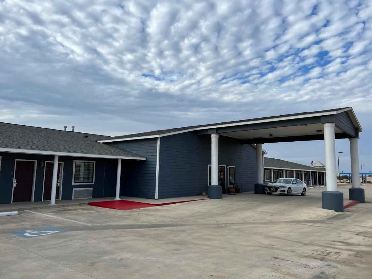 Hotel Bien Venido Pearsall ภายนอก รูปภาพ