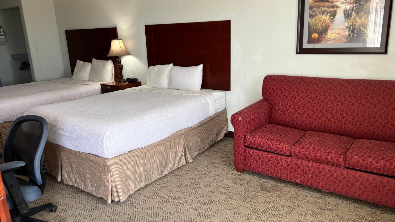 Hotel Bien Venido Pearsall ภายนอก รูปภาพ