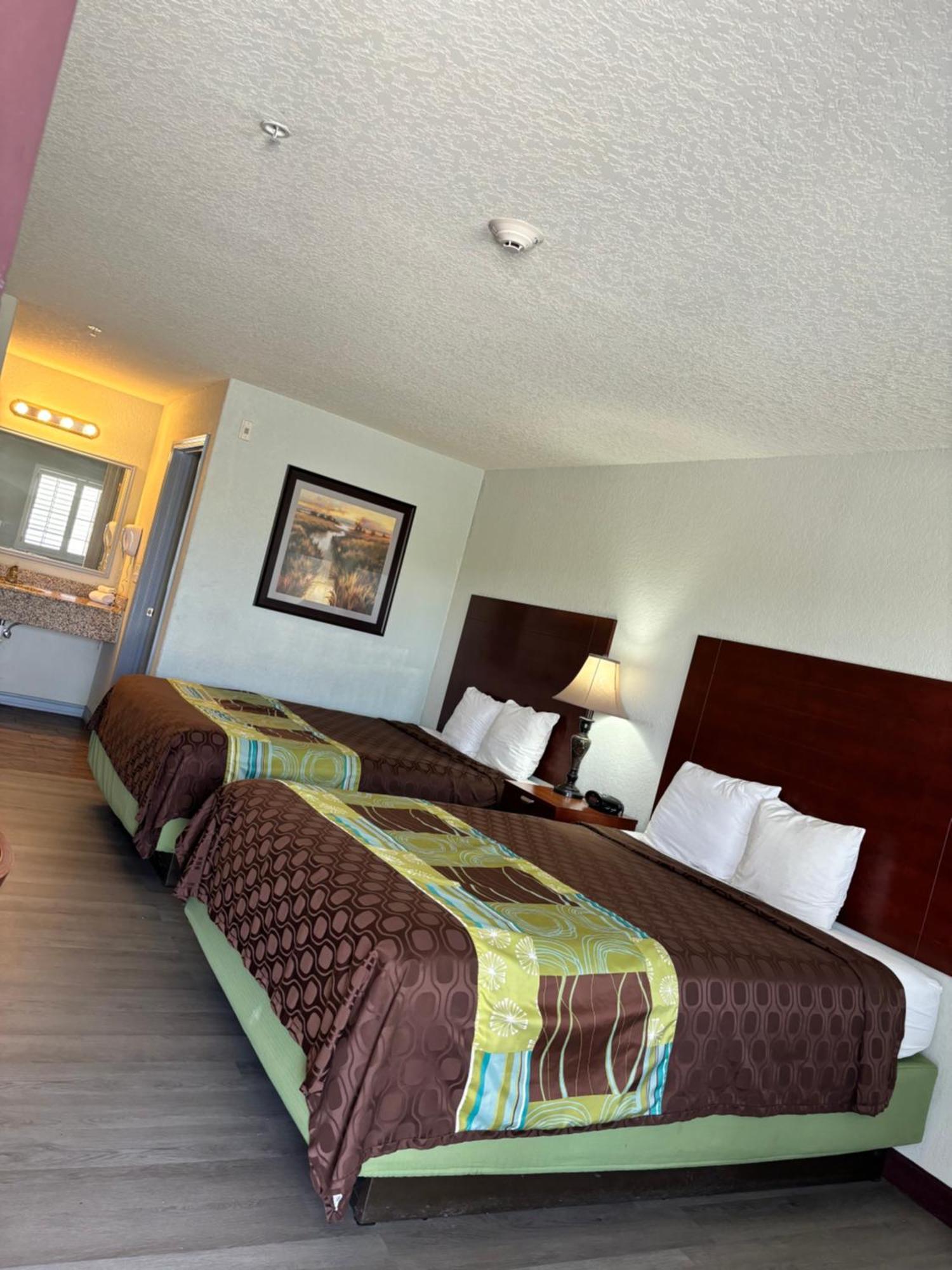 Hotel Bien Venido Pearsall ภายนอก รูปภาพ